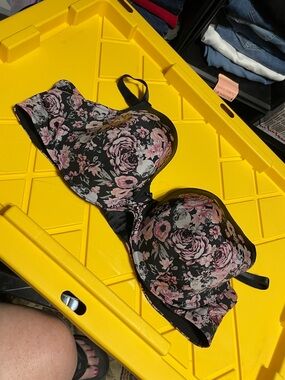 48c torrid curve Flowers & skulls. Padded Underwire Bra - Black & Pink